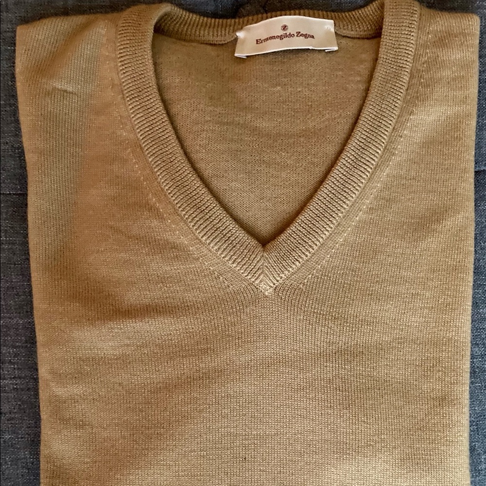 Men’s Vneck Tan Sweater